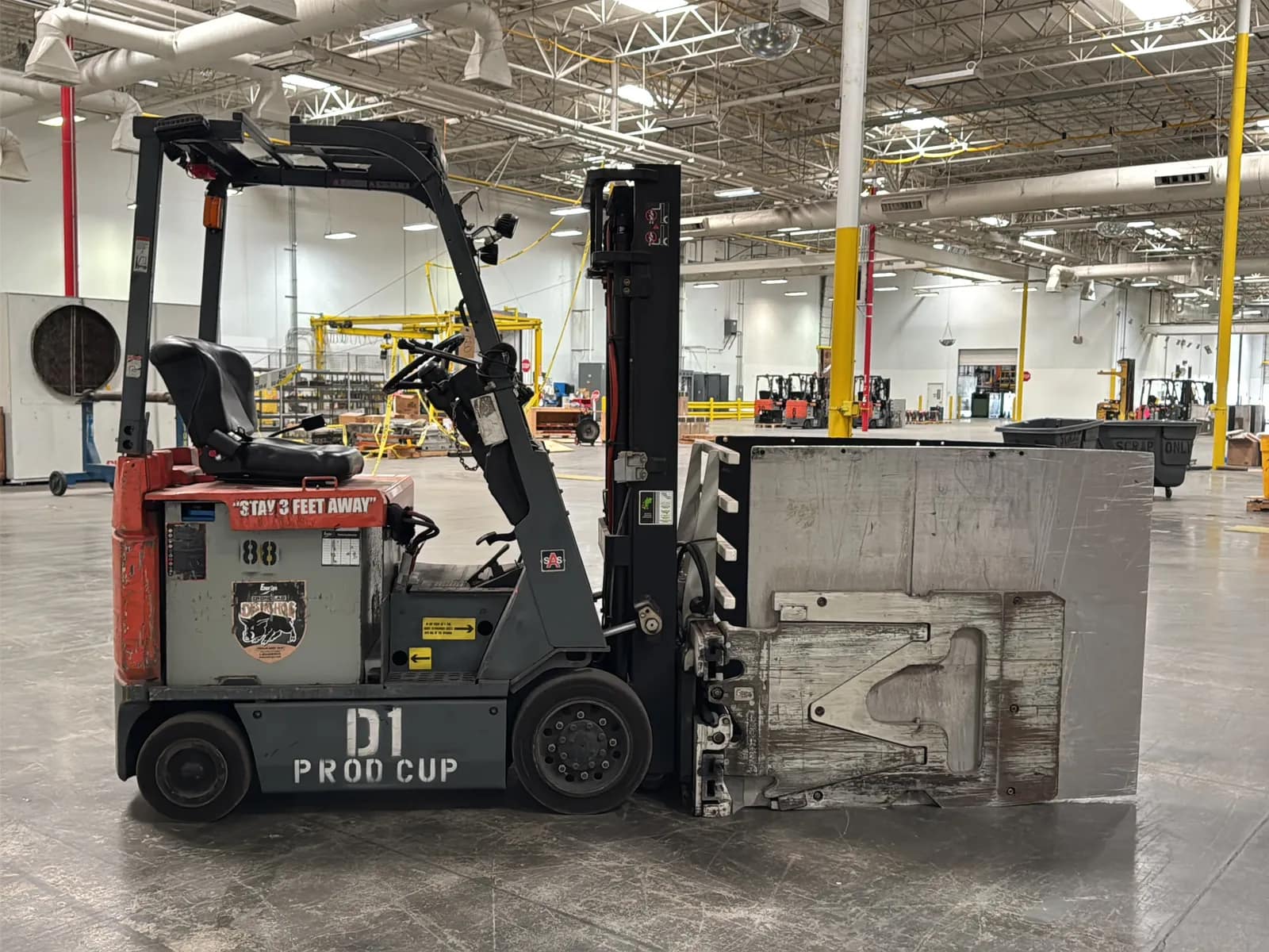 Toyota 7FBCU15 3,000lb Capacity Electric Forklift With Cascade Bale Clamp, photo 5 of 55