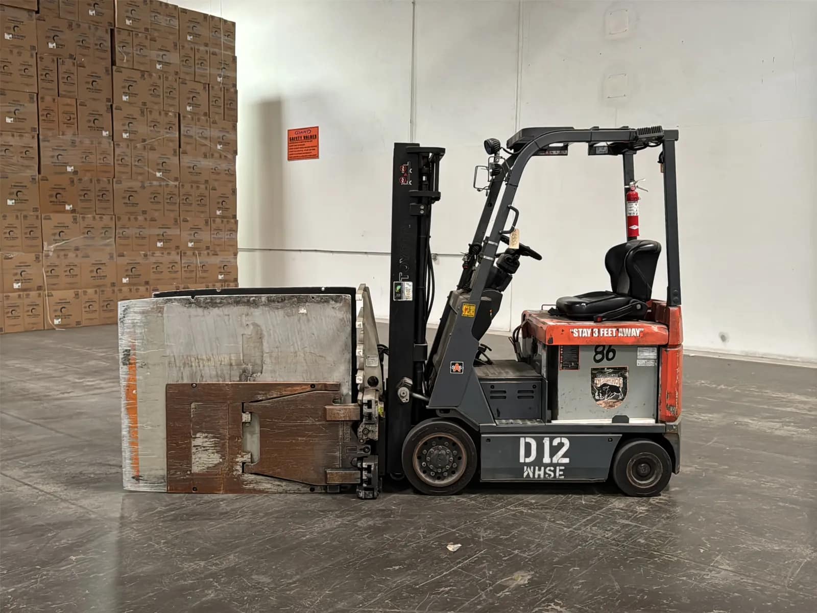 Toyota 7FBCU15 3,000lb Capacity Electric Forklift With Cascade Bale Clamp, photo 3 of 48