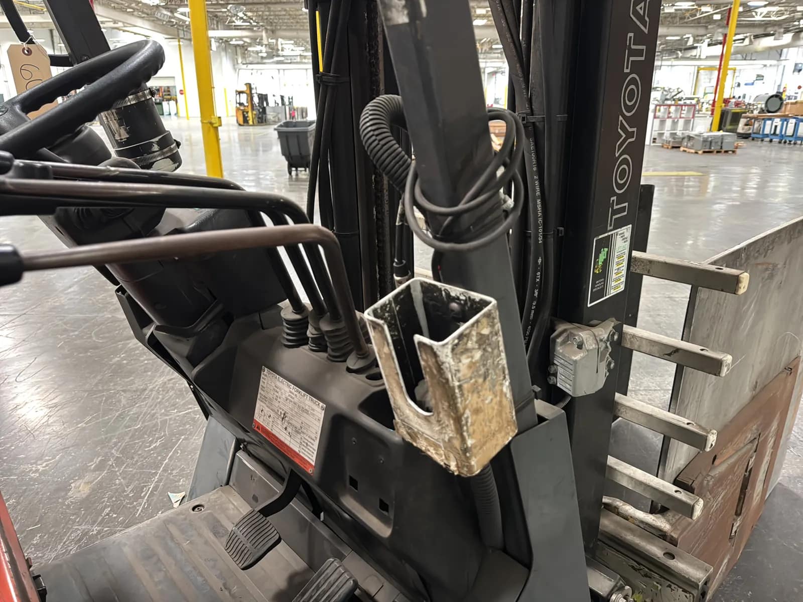 Toyota 7FBCU15 3,000lb Capacity Electric Forklift With Cascade Bale Clamp, photo 25 of 48