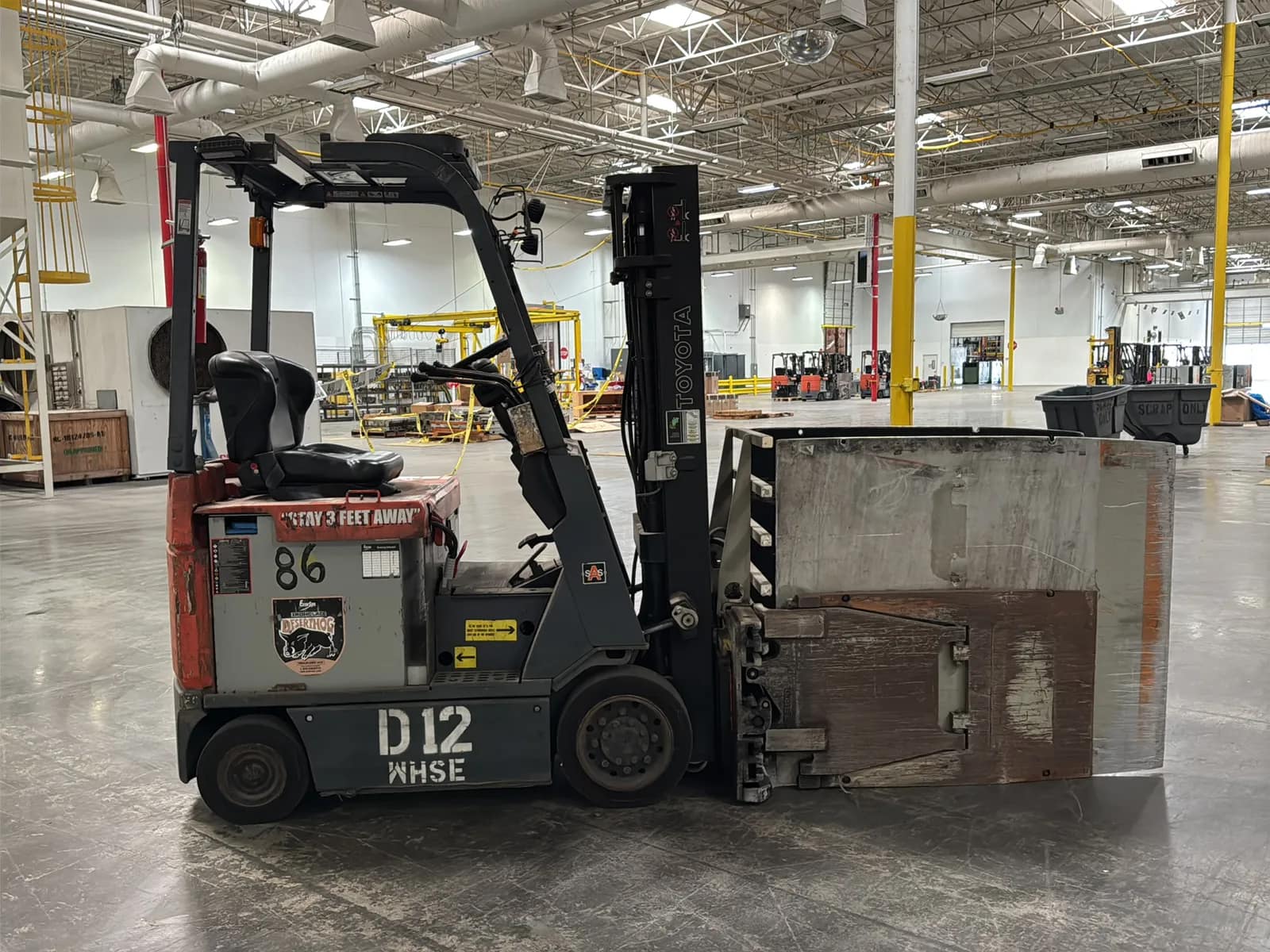 Toyota 7FBCU15 3,000lb Capacity Electric Forklift With Cascade Bale Clamp, photo 5 of 48