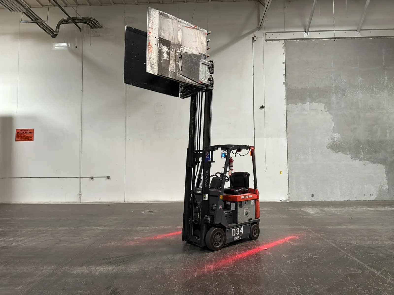 Toyota 7FBCU15 3,000lb Capacity Electric Forklift With Cascade Bale Clamp, photo 2 of 45