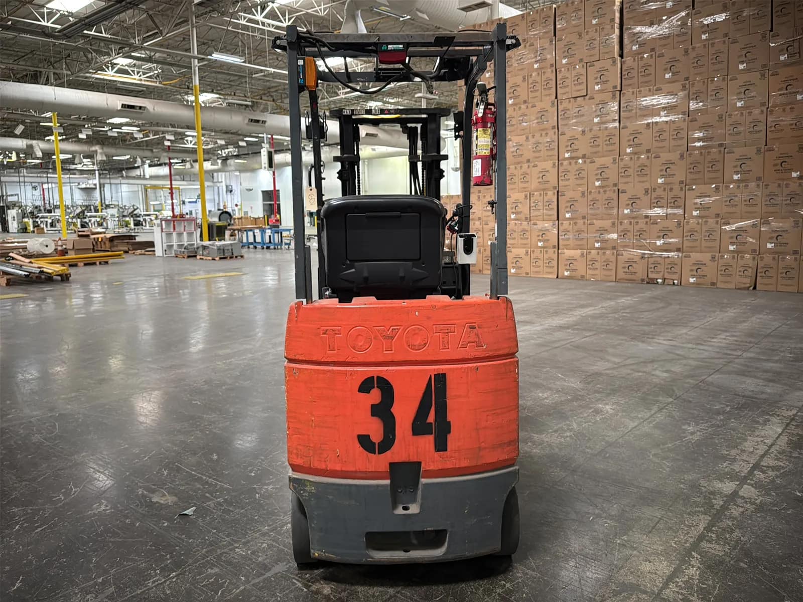 Toyota 7FBCU15 3,000lb Capacity Electric Forklift With Cascade Bale Clamp, photo 4 of 45
