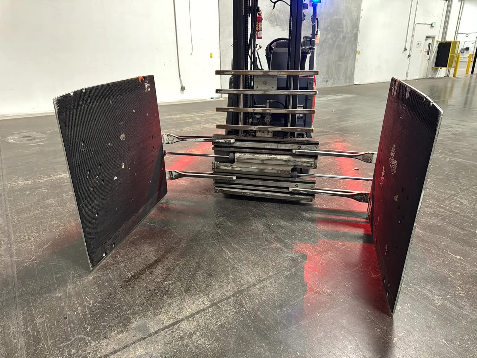 Toyota 7FBCU15 3,000lb Capacity Electric Forklift With Cascade Bale Clamp, photo 8 of 45
