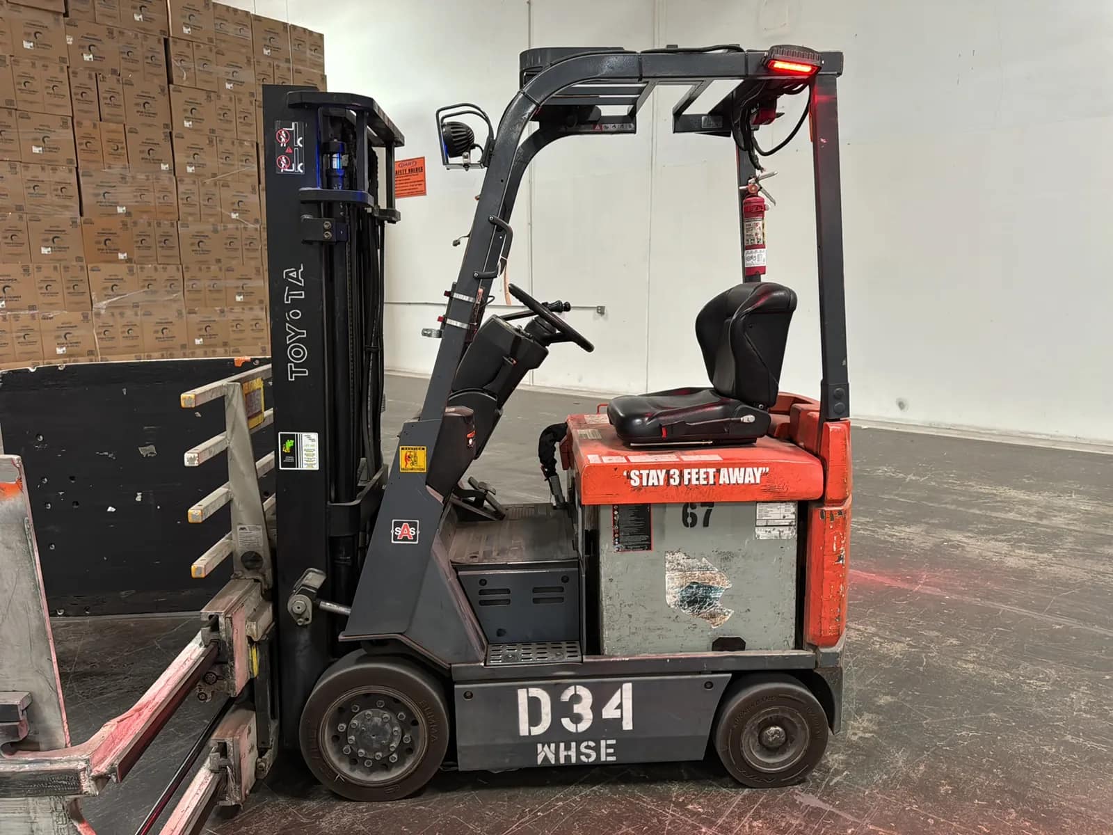 Toyota 7FBCU15 3,000lb Capacity Electric Forklift With Cascade Bale Clamp, photo 14 of 45