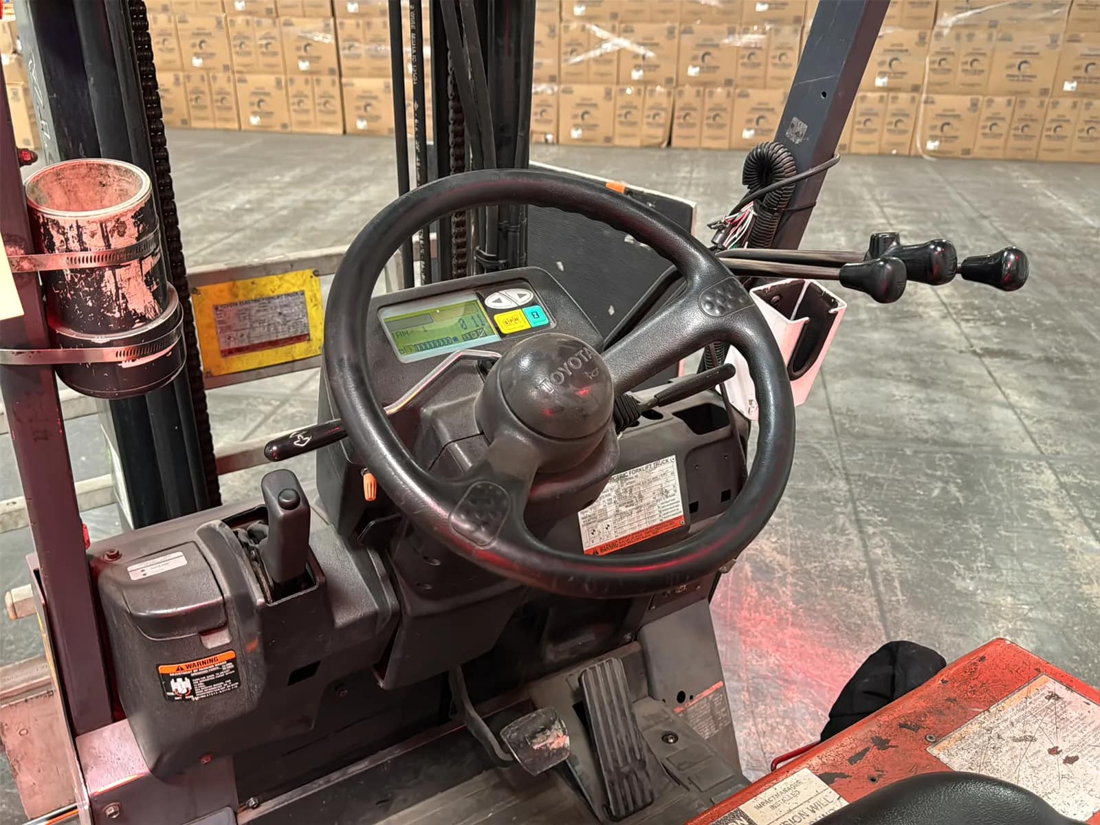 Toyota 7FBCU15 3,000lb Capacity Electric Forklift With Cascade Bale Clamp, photo 17 of 45