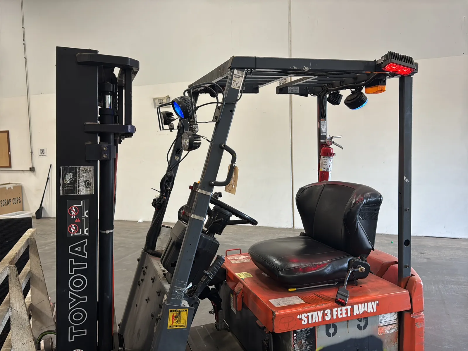 Toyota 5FBCU15 2,700lb Capacity Electric Forklift With Cascade Bale Clamp, photo 15 of 49