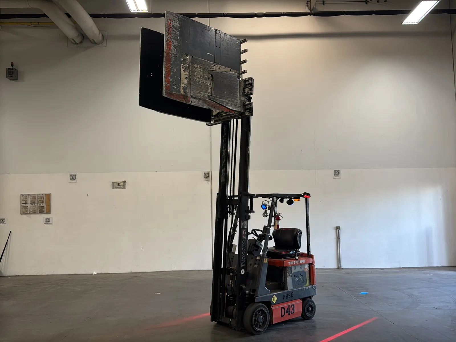 Toyota 5FBCU15 2,700lb Capacity Electric Forklift With Cascade Bale Clamp, photo 2 of 49