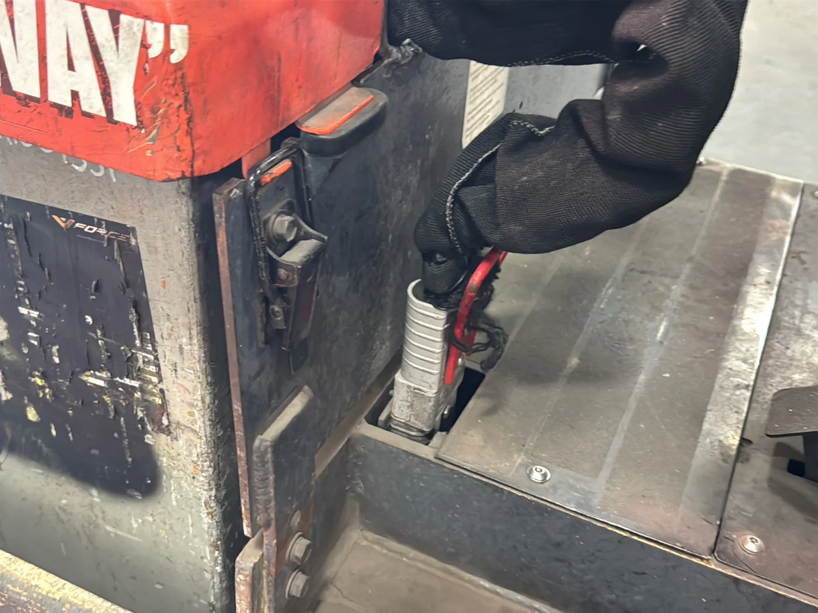 Toyota 5FBCU15 2,700lb Capacity Electric Forklift With Cascade Bale Clamp, photo 27 of 49