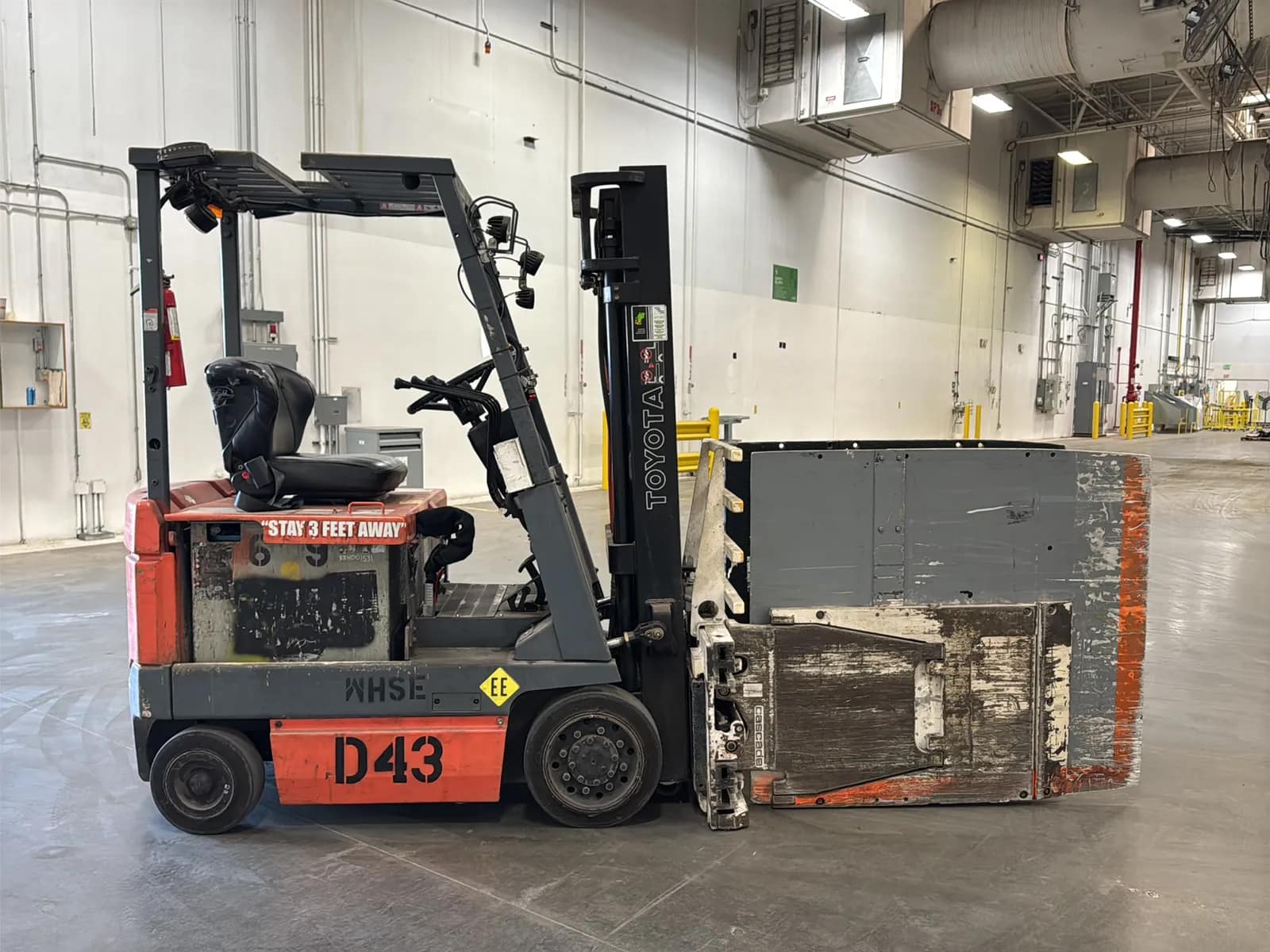Toyota 5FBCU15 2,700lb Capacity Electric Forklift With Cascade Bale Clamp, photo 5 of 49