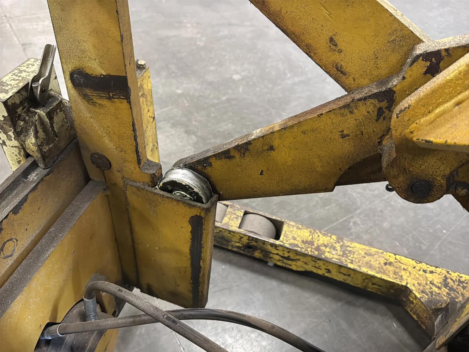 Yale 2,250lb Capacity Electric Standing Forklift, photo 32 of 43