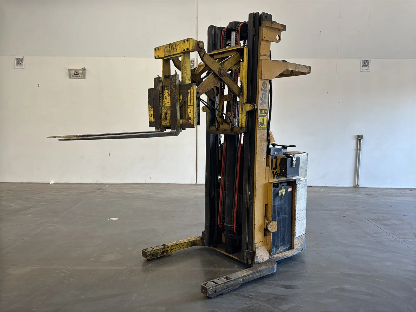 Yale 2,250lb Capacity Electric Standing Forklift, photo 3 of 43