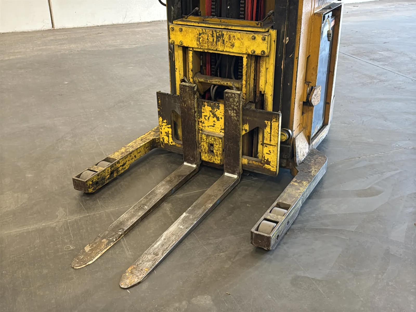 Yale 2,250lb Capacity Electric Standing Forklift, photo 7 of 43