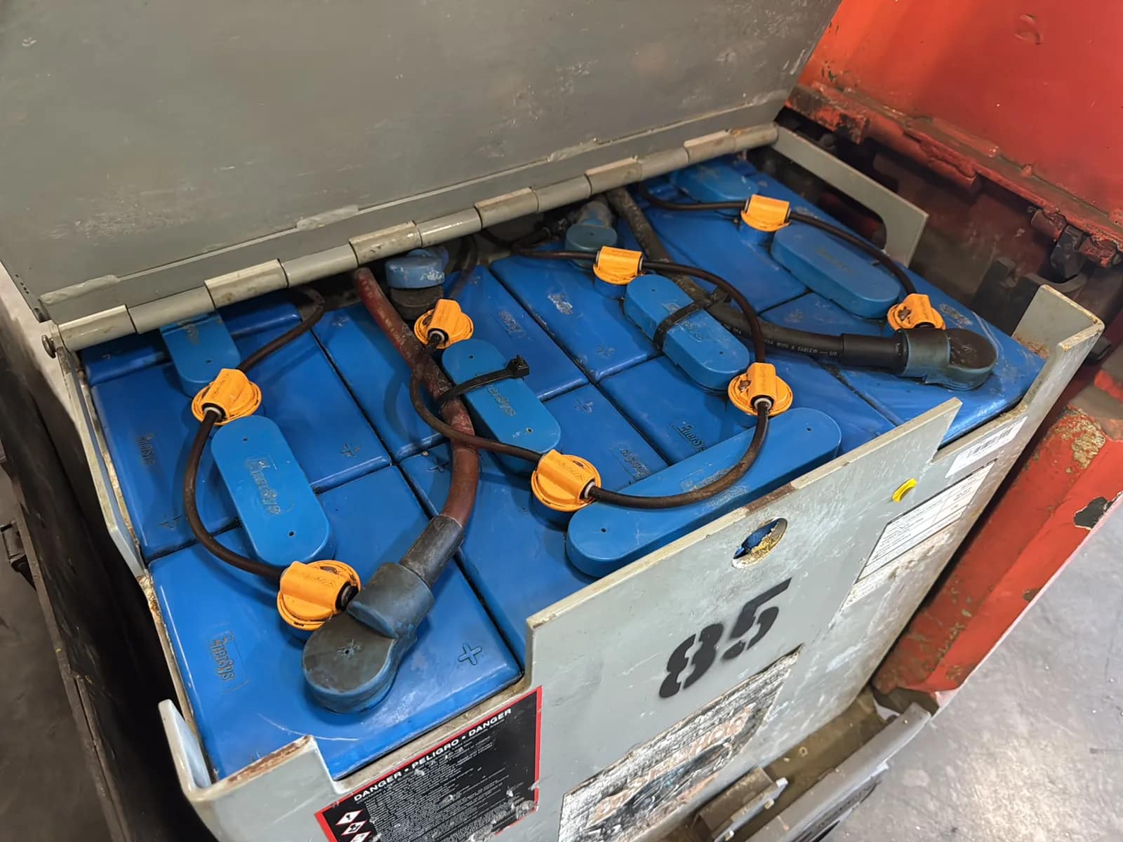 Toyota 7FBCU15 3,000lb Capacity Electric Forklift With Cascade Bale Clamp (Drives, Hydraulics Not Functioning), photo 31 of 43