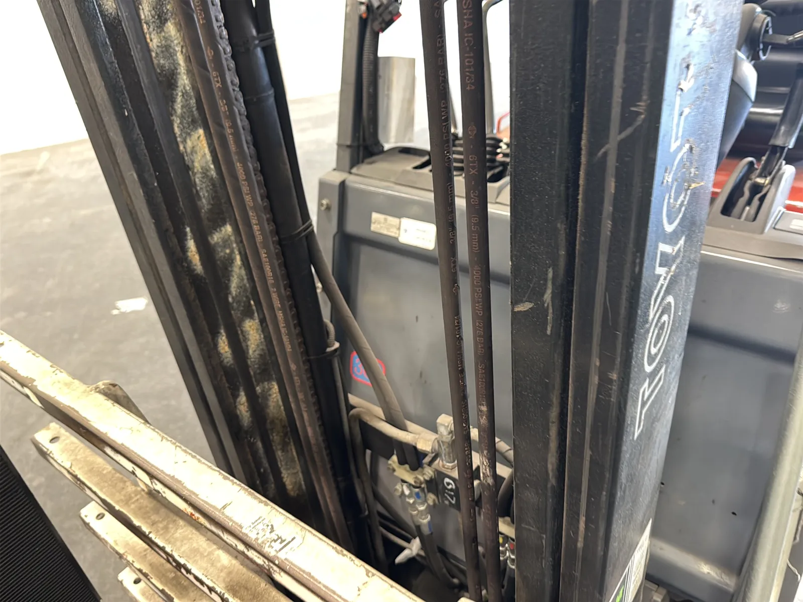 Toyota 7FBCU15 3,000lb Capacity Electric Forklift With Cascade Bale Clamp (Drives, Hydraulics Not Functioning), photo 10 of 43