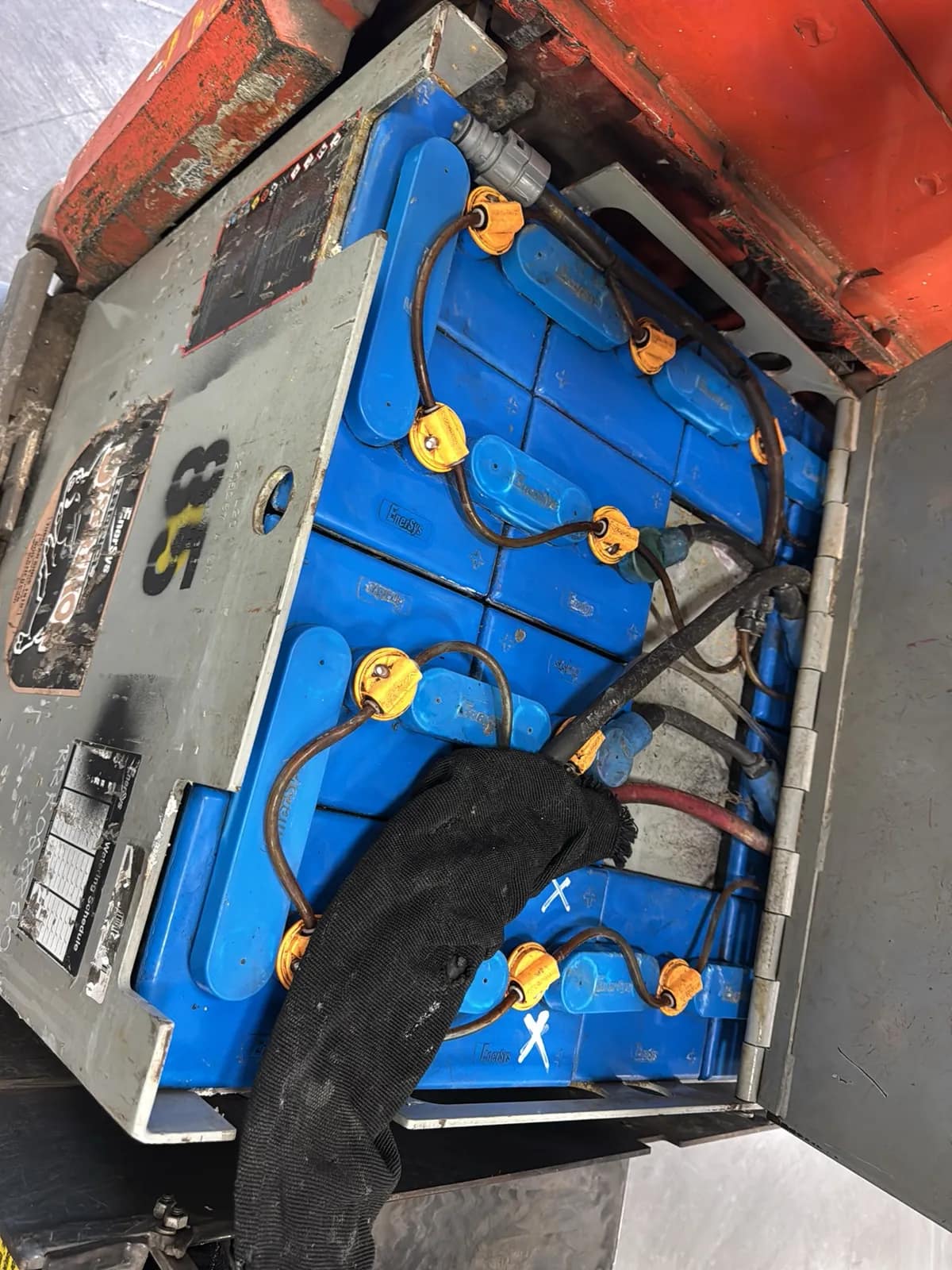 Toyota 7FBCU15 3,000lb Capacity Electric Forklift With Cascade Bale Clamp (Drives, Hydraulics Not Functioning), photo 30 of 43