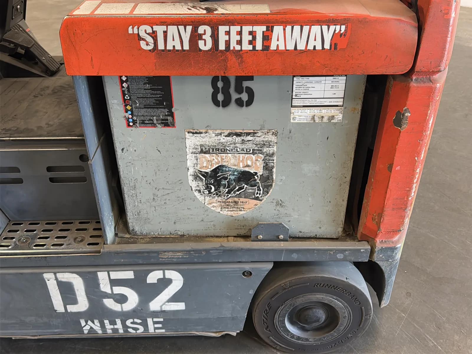 Toyota 7FBCU15 3,000lb Capacity Electric Forklift With Cascade Bale Clamp (Drives, Hydraulics Not Functioning), photo 23 of 43