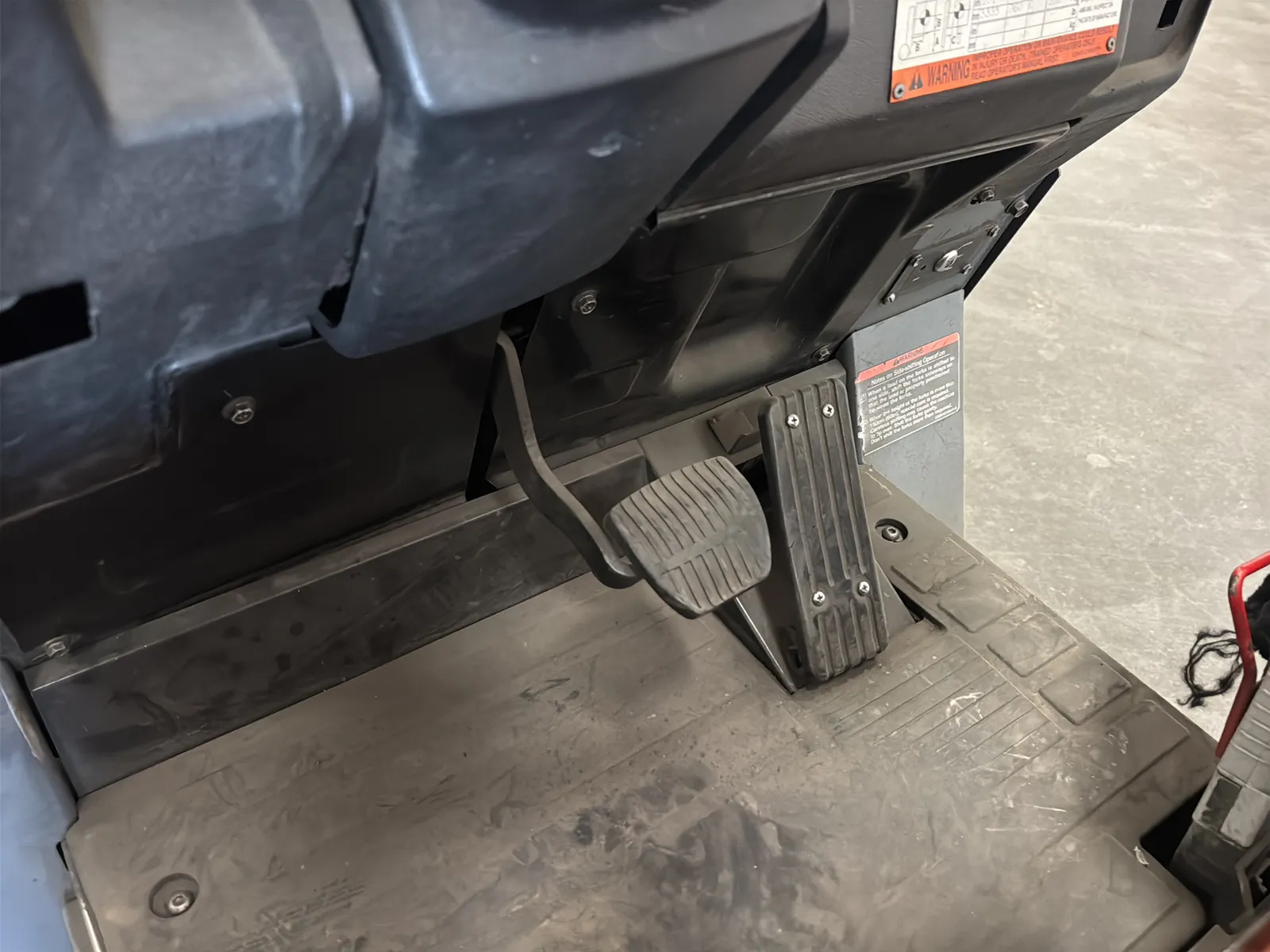 Toyota 7FBCU15 3,000lb Capacity Electric Forklift With Cascade Bale Clamp (Drives, Hydraulics Not Functioning), photo 17 of 43