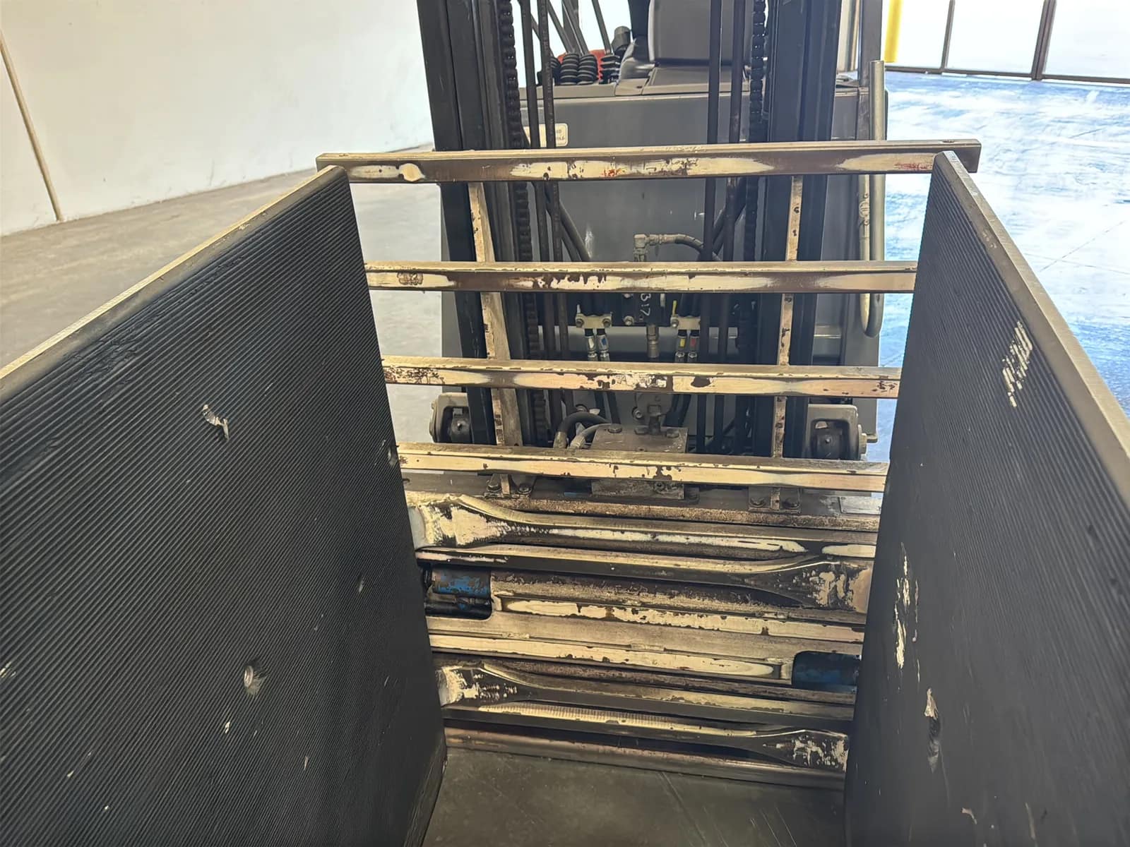Toyota 7FBCU15 3,000lb Capacity Electric Forklift With Cascade Bale Clamp (Drives, Hydraulics Not Functioning), photo 7 of 43