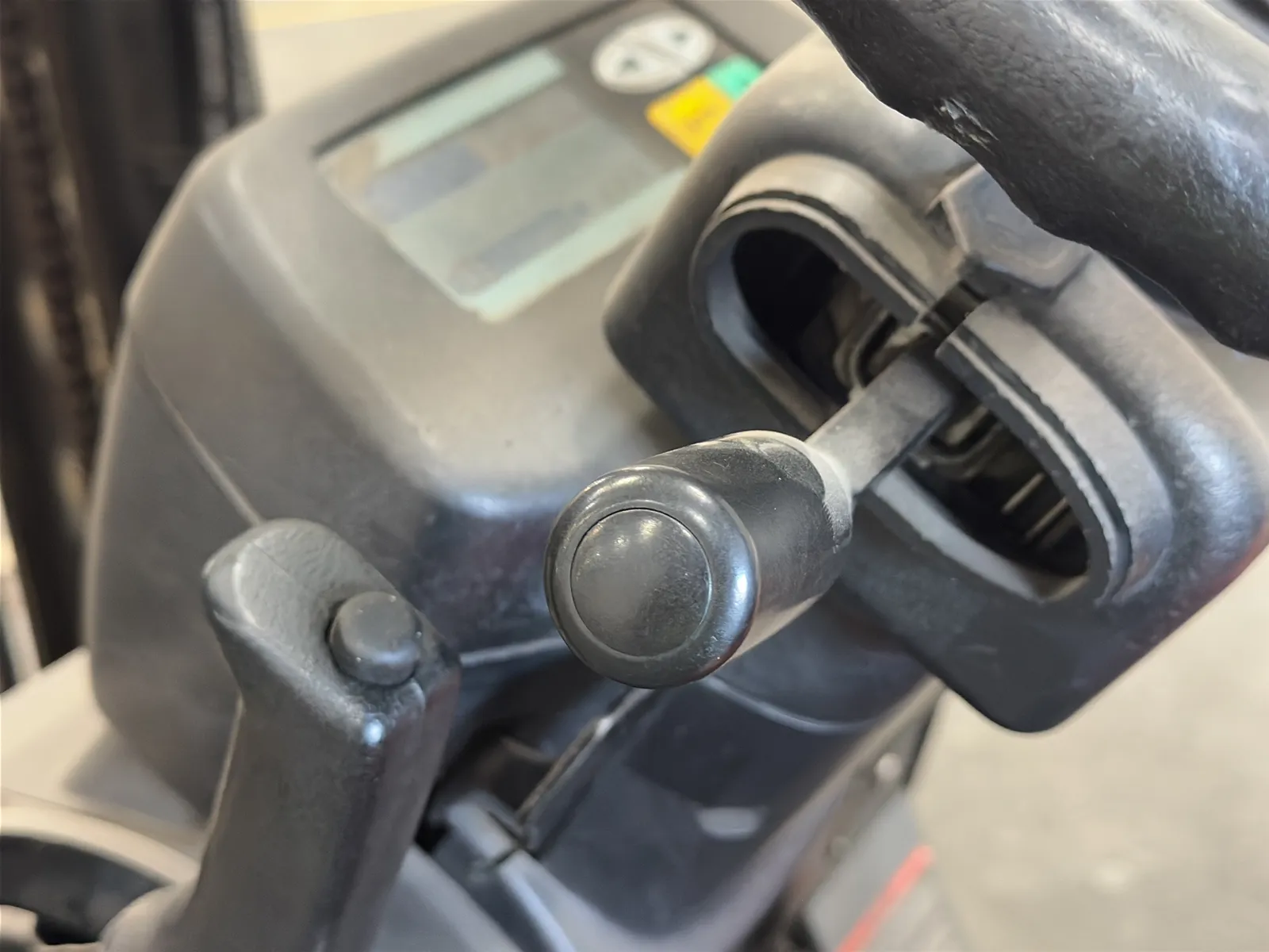 Toyota 7FBCU15 3,000lb Capacity Electric Forklift With Cascade Bale Clamp (Drives, Hydraulics Not Functioning), photo 22 of 43