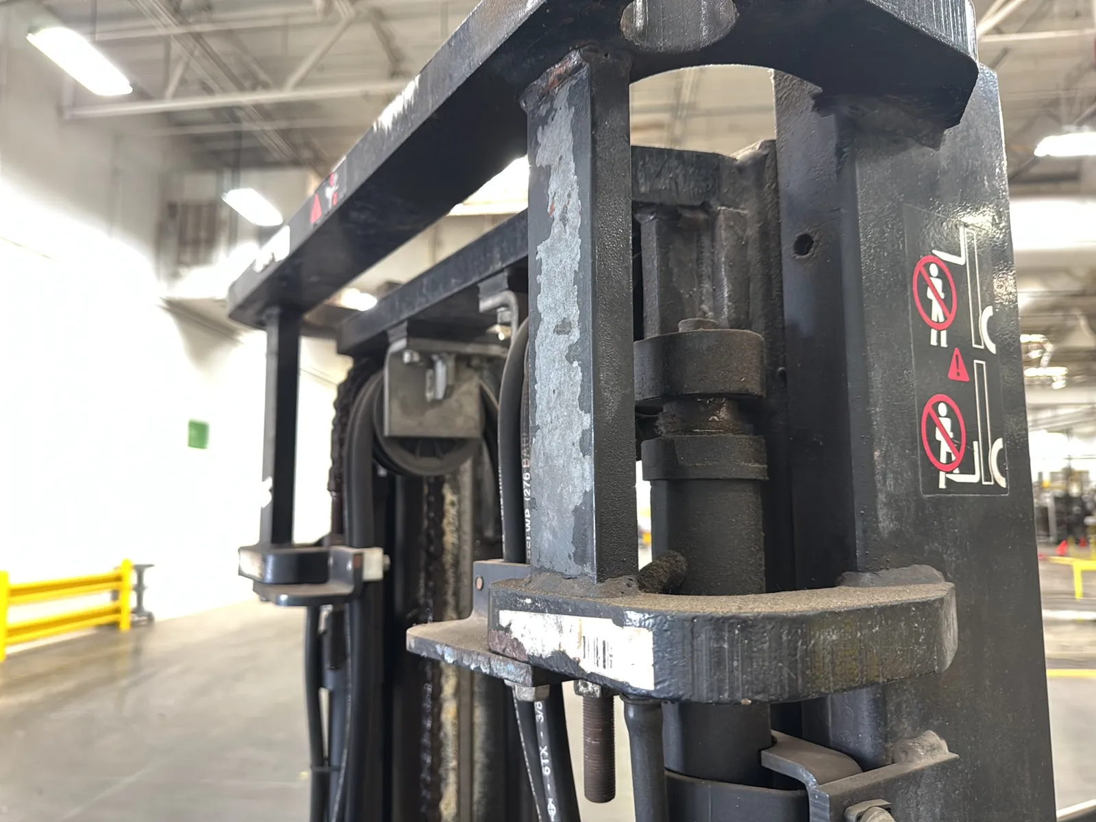 Toyota 7FBCU15 3,000lb Capacity Electric Forklift With Cascade Bale Clamp (Drives, Hydraulics Not Functioning), photo 38 of 43