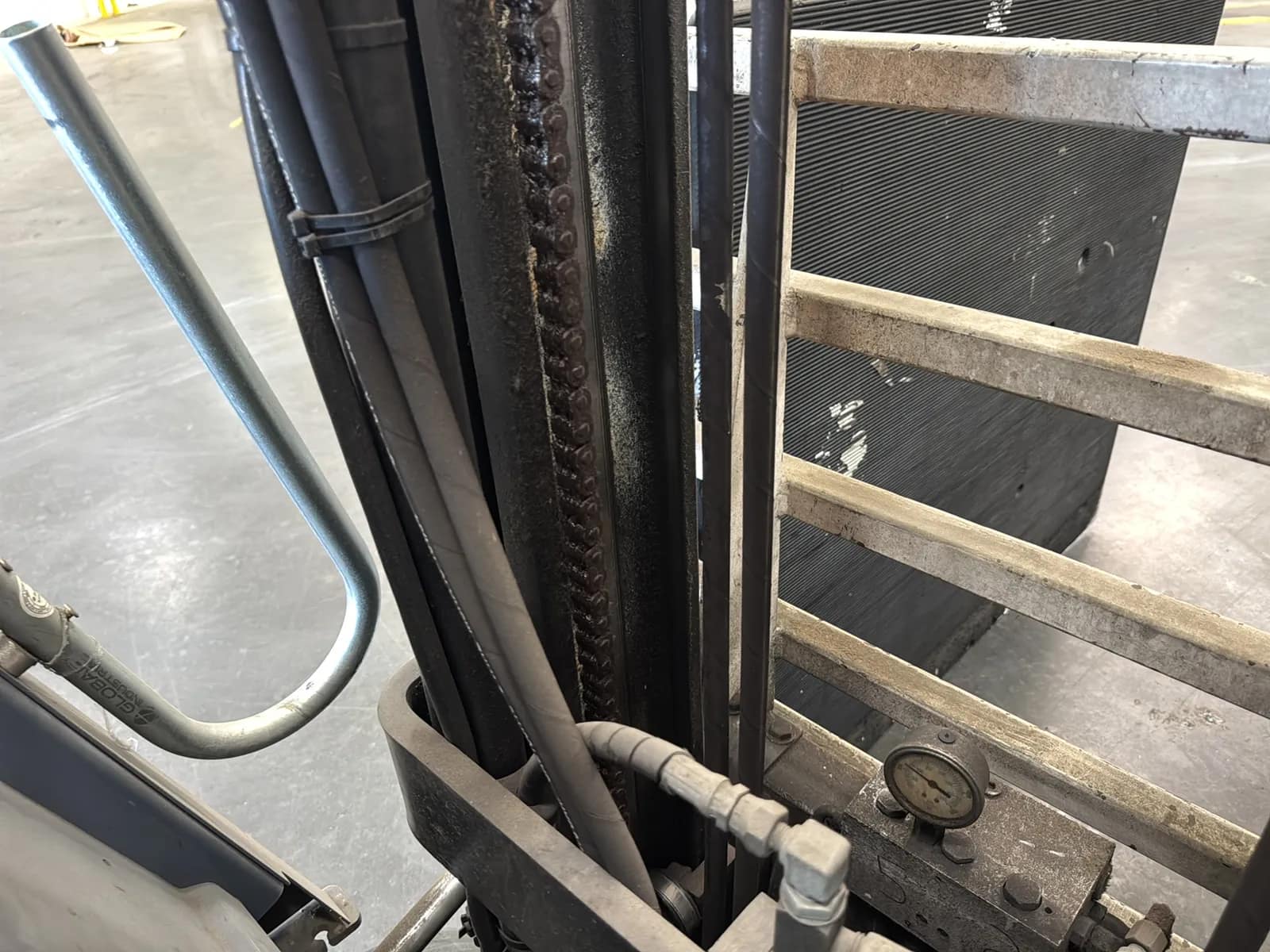 Toyota 7FBCU15 3,000lb Capacity Electric Forklift With Cascade Bale Clamp (Drives, Hydraulics Not Functioning), photo 36 of 43