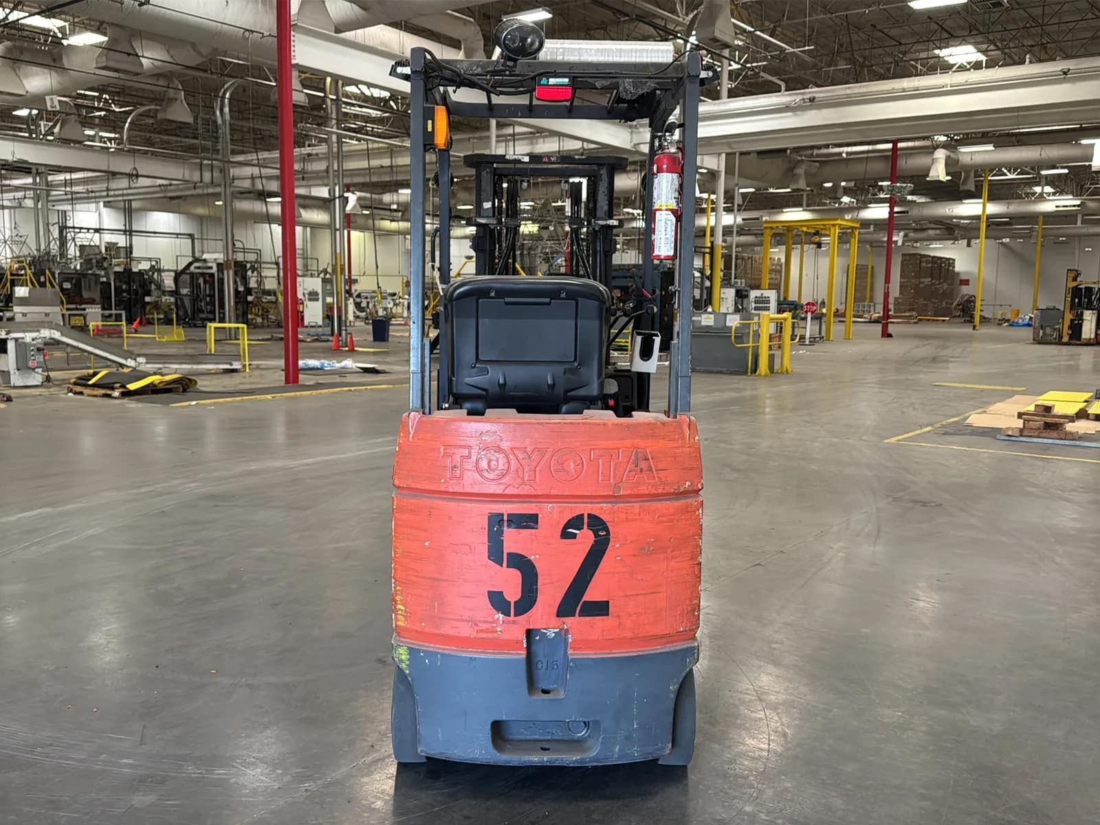Toyota 7FBCU15 3,000lb Capacity Electric Forklift With Cascade Bale Clamp (Drives, Hydraulics Not Functioning), photo 3 of 43