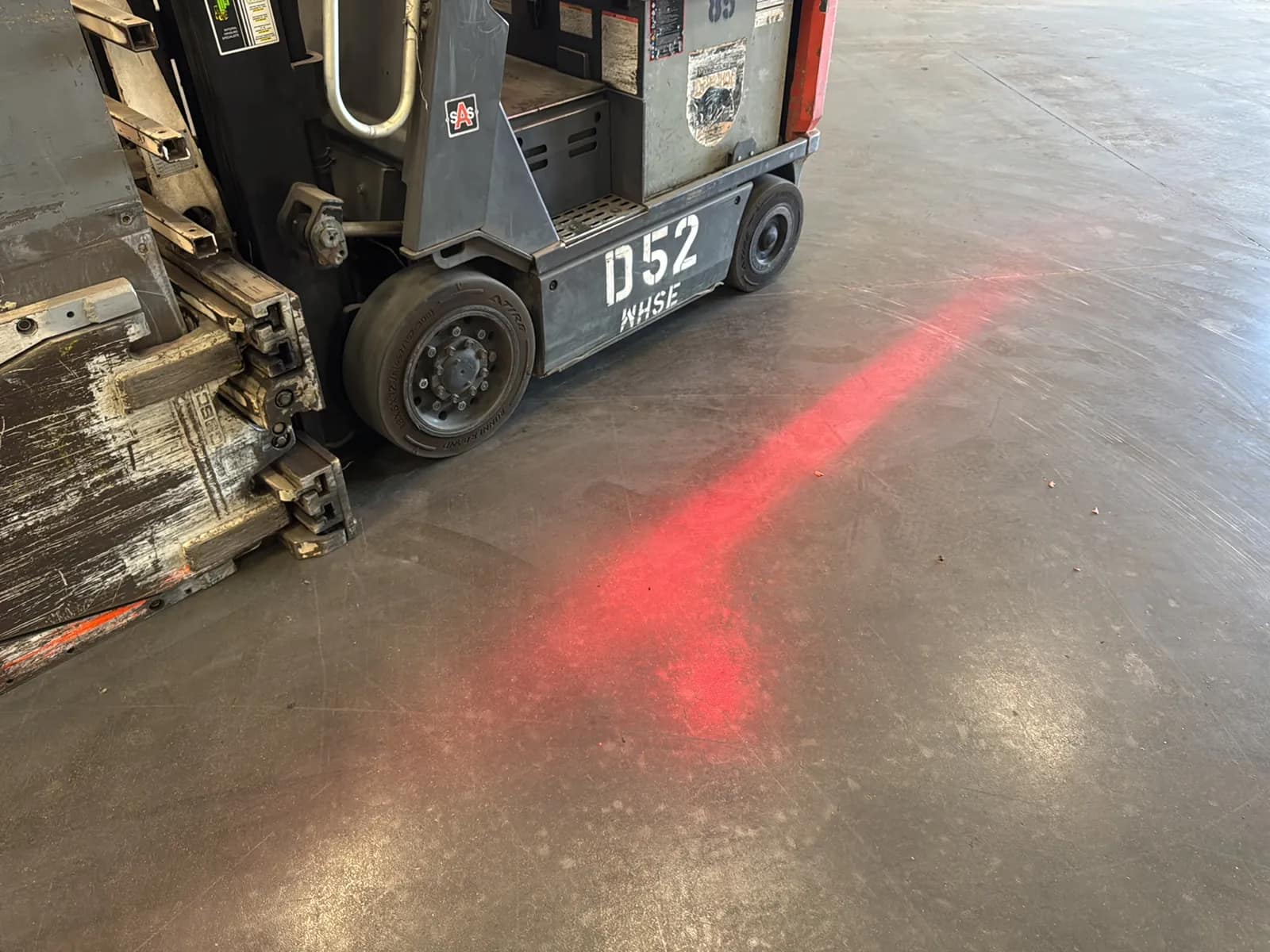 Toyota 7FBCU15 3,000lb Capacity Electric Forklift With Cascade Bale Clamp (Drives, Hydraulics Not Functioning), photo 41 of 43