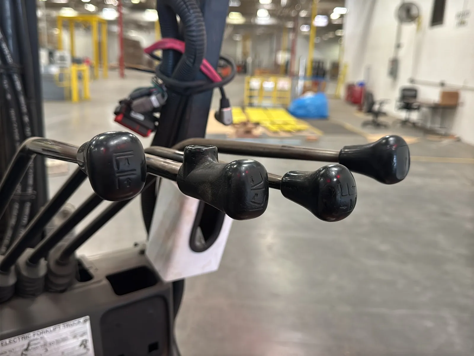 Toyota 7FBCU15 3,000lb Capacity Electric Forklift With Cascade Bale Clamp (Drives, Hydraulics Not Functioning), photo 18 of 43
