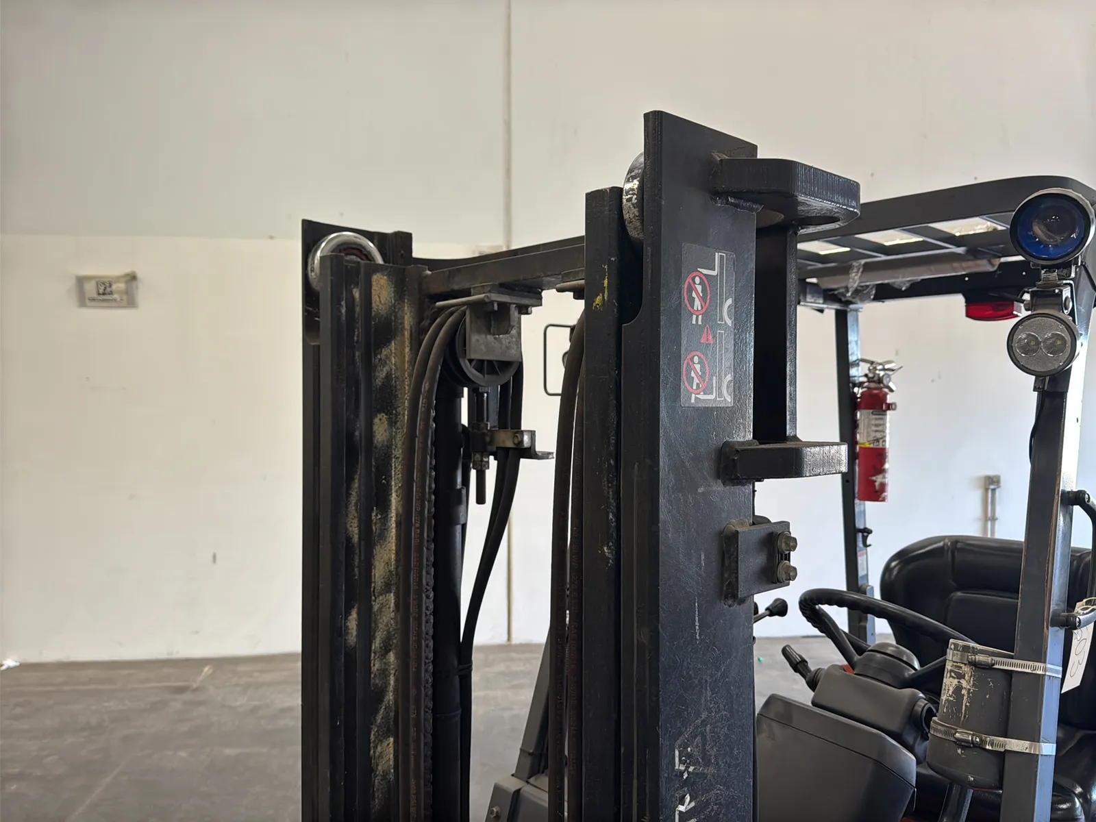 Toyota 7FBCU15 3,000lb Capacity Electric Forklift With Cascade Bale Clamp (Drives, Hydraulics Not Functioning), photo 9 of 43