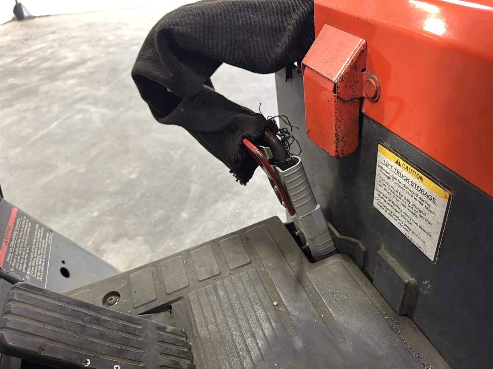 Toyota 5FBCU15 3,000lb Capacity Electric Forklift, photo 16 of 44