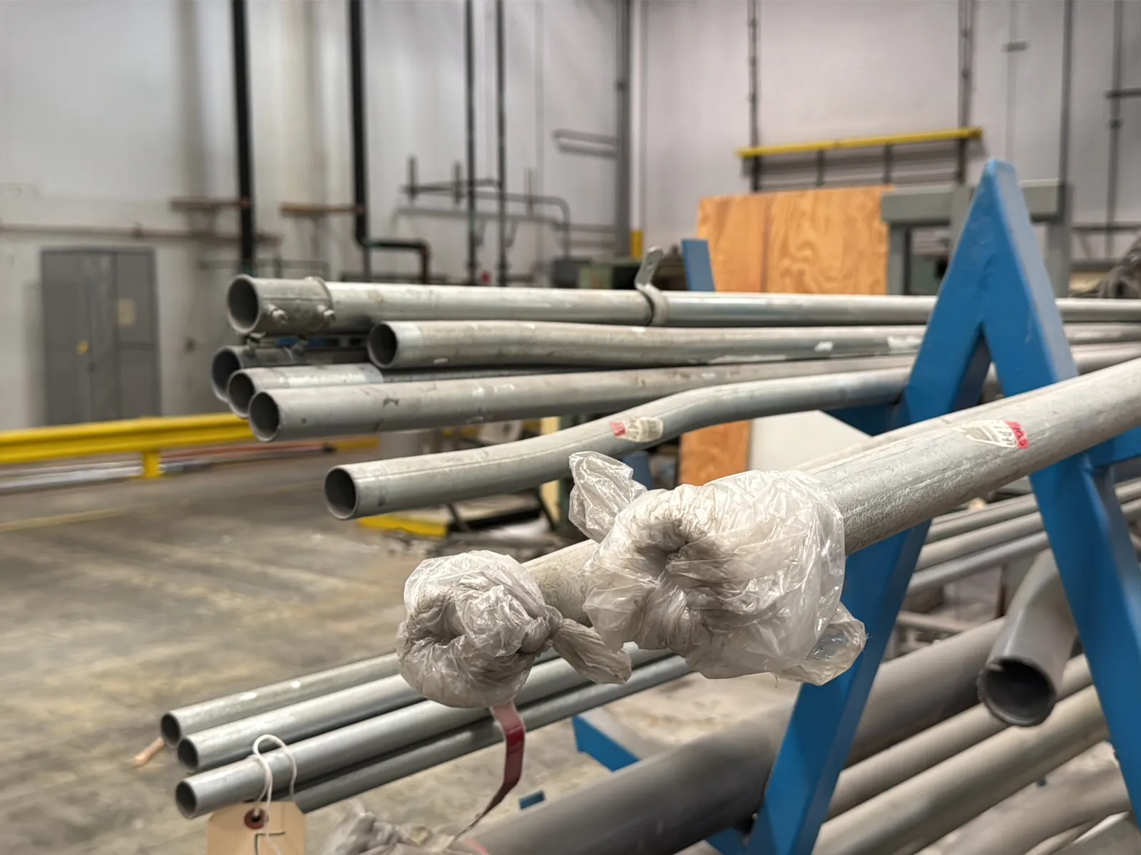 Contents Of Rack: Assorted Aluminum Tubing, photo 4 of 13