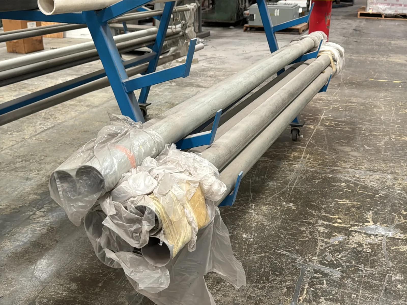 Contents Of Rack: Assorted Aluminum Tubing, photo 2 of 13