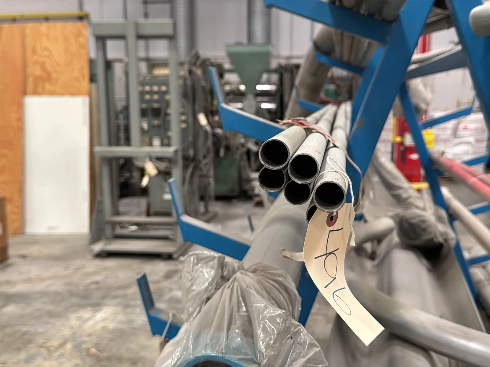 Contents Of Rack: Assorted Aluminum Tubing, photo 7 of 13