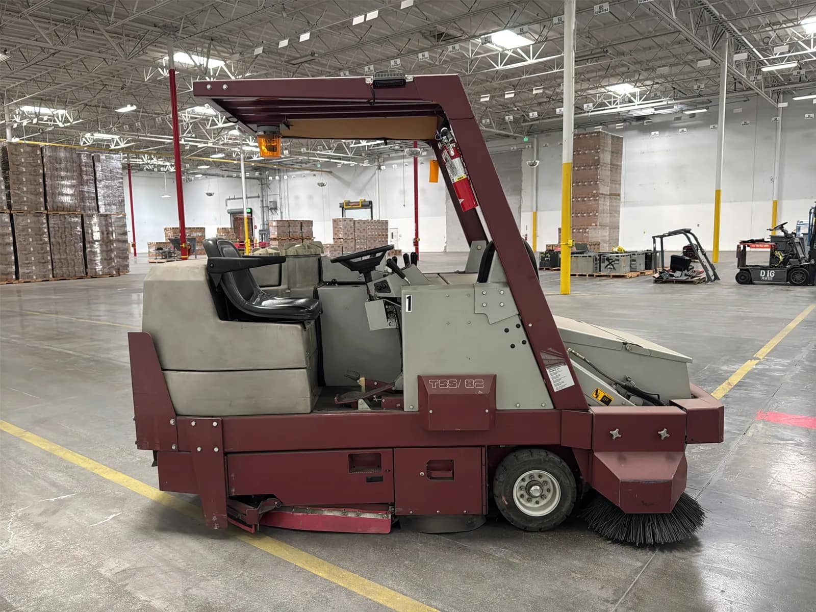Minuteman Power Boss TSS/88 Floor Sweeper, photo 4 of 46