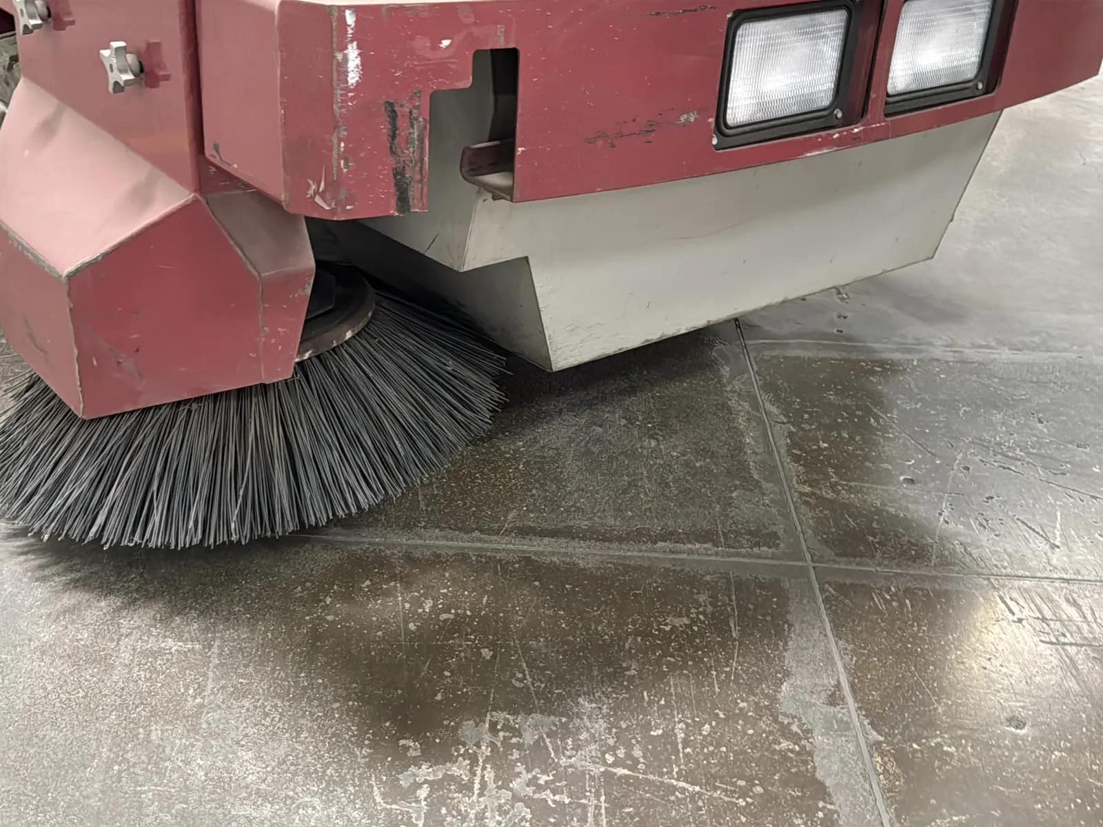 Minuteman Power Boss TSS/88 Floor Sweeper, photo 6 of 46