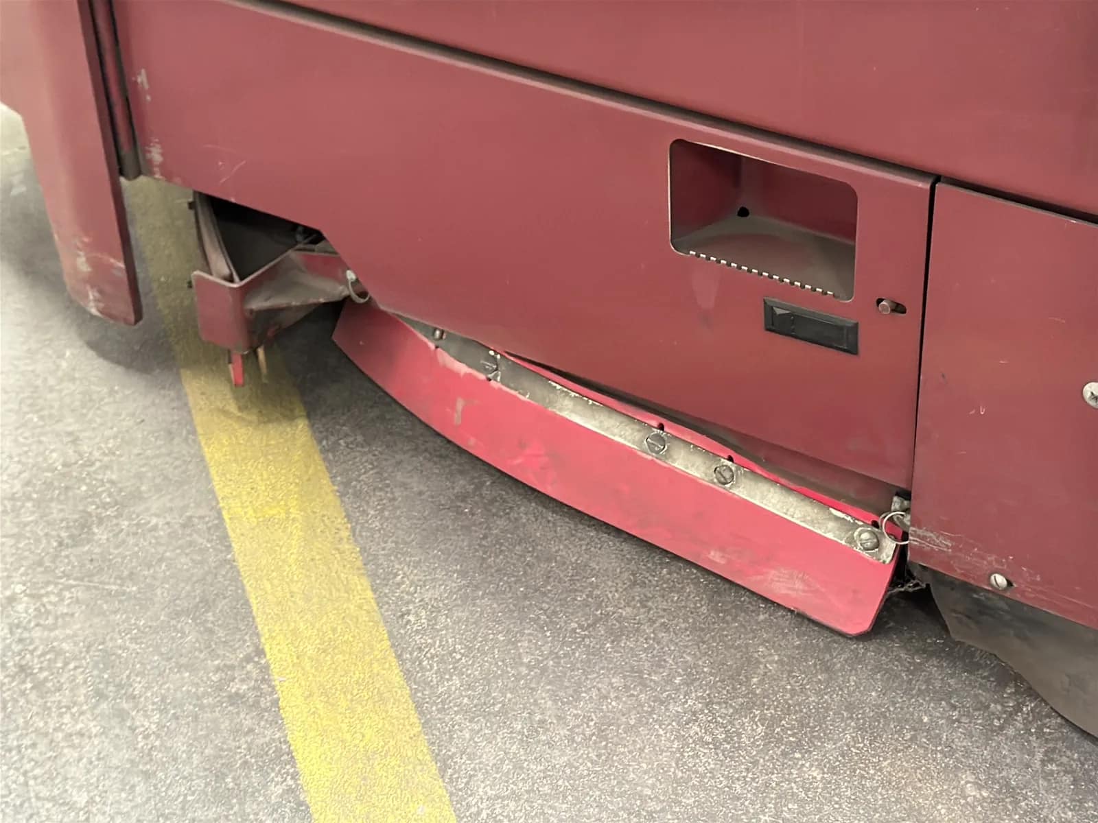 Minuteman Power Boss TSS/88 Floor Sweeper, photo 11 of 46