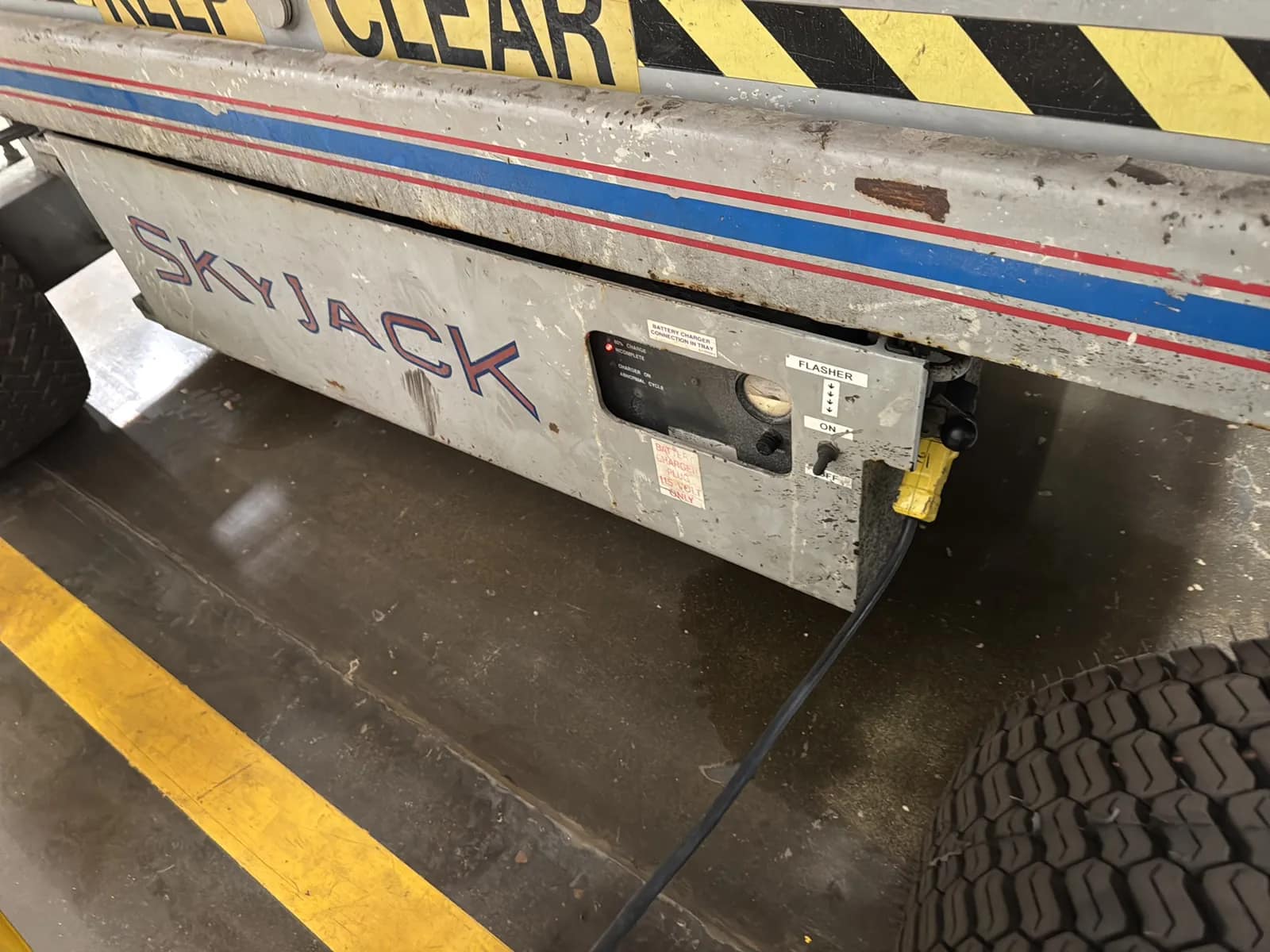 SkyJack SJIII6832 Electric Scissor Lift (Not Running), photo 18 of 52