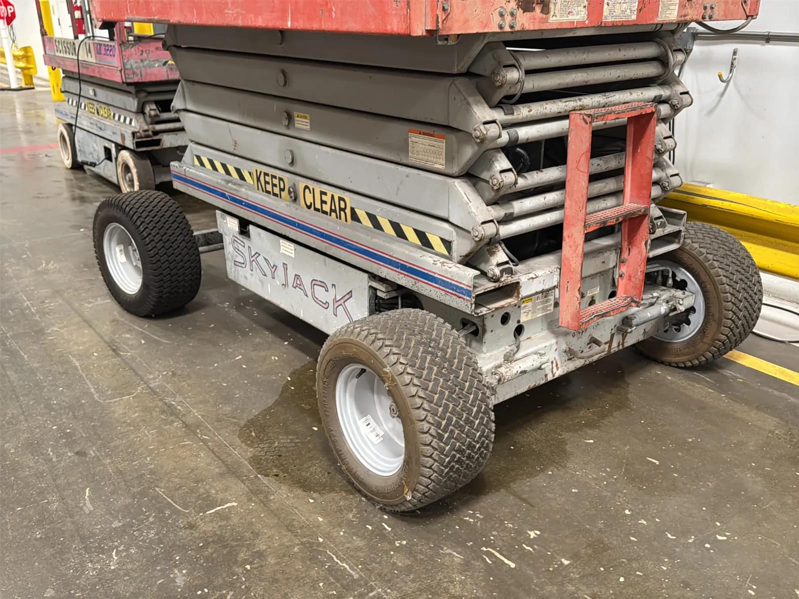 SkyJack SJIII6832 Electric Scissor Lift (Not Running), photo 4 of 52