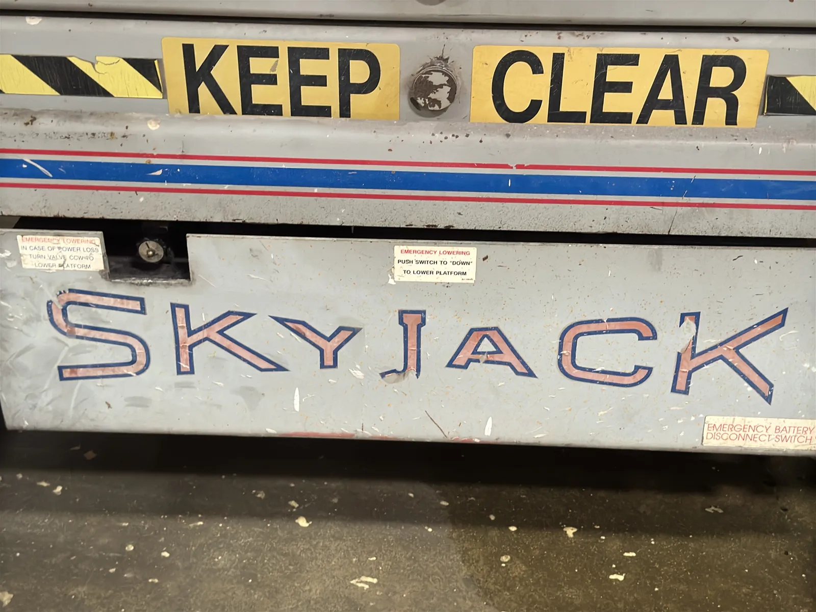 SkyJack SJIII6832 Electric Scissor Lift (Not Running), photo 11 of 52