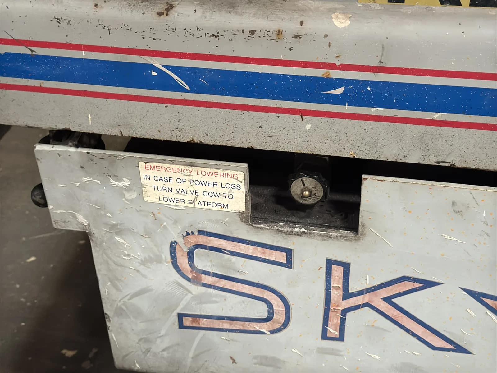 SkyJack SJIII6832 Electric Scissor Lift (Not Running), photo 41 of 52