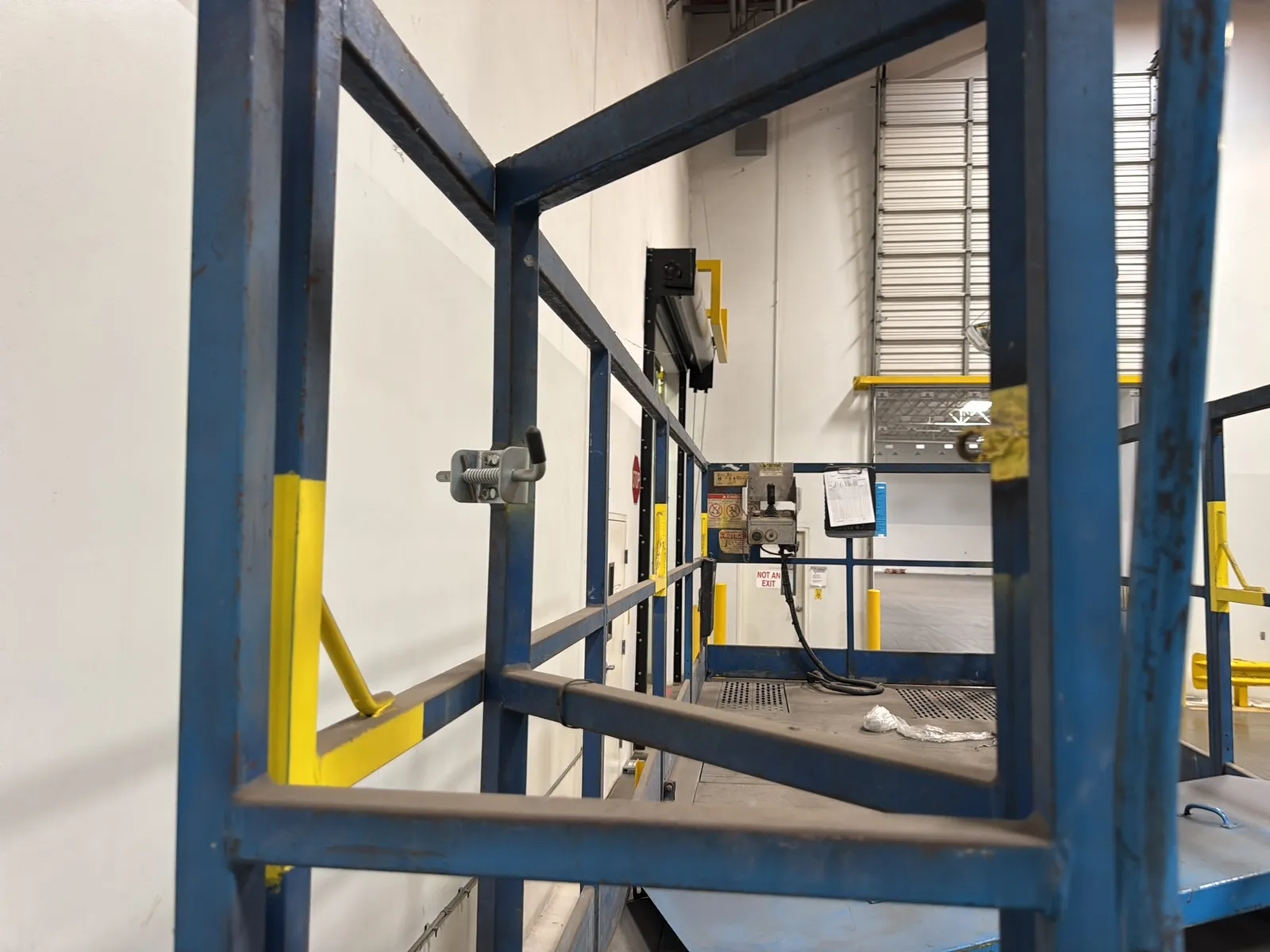 Up-Right SL30N Scissor Lift (Not Running), photo 16 of 31