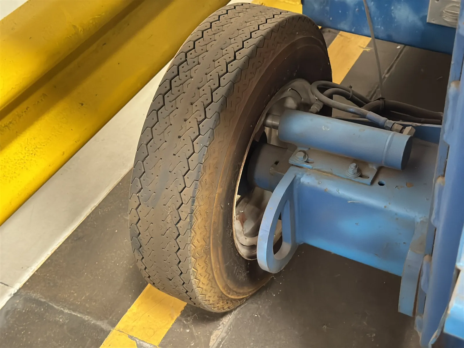 Up-Right SL30N Scissor Lift (Not Running), photo 30 of 31