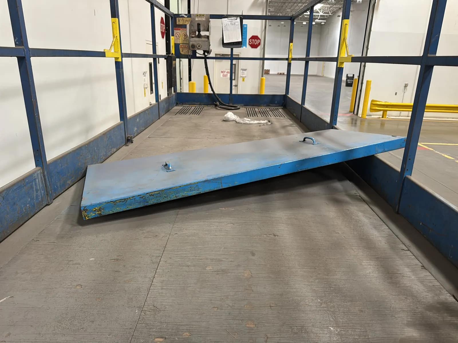 Up-Right SL30N Scissor Lift (Not Running), photo 15 of 31