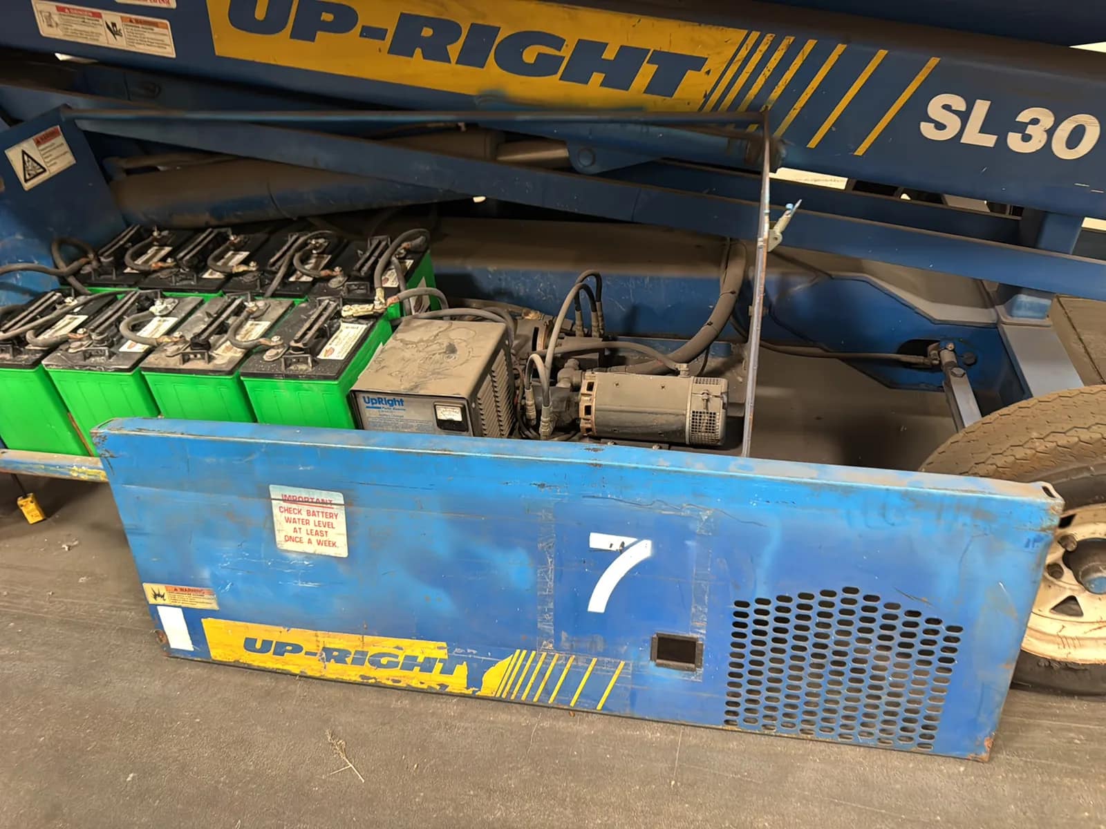 Up-Right SL30N Scissor Lift (Not Running), photo 4 of 31