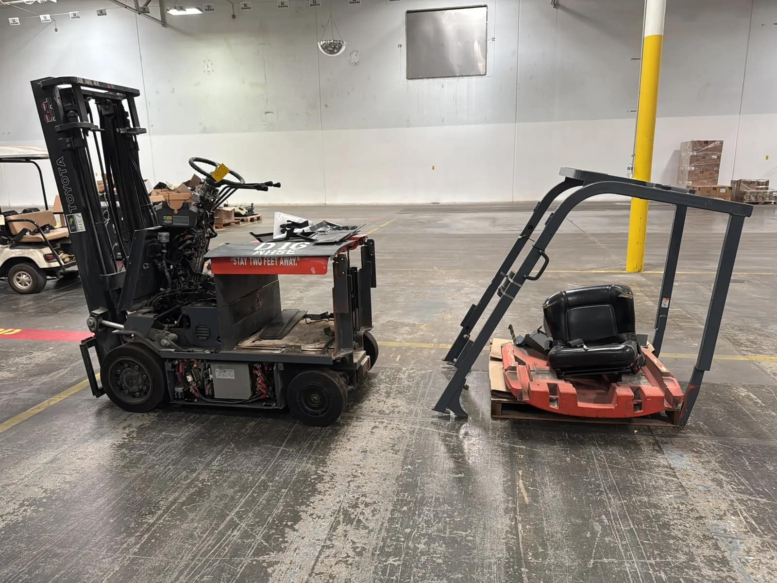 Toyota Electric Forklift For Parts, photo 2 of 20