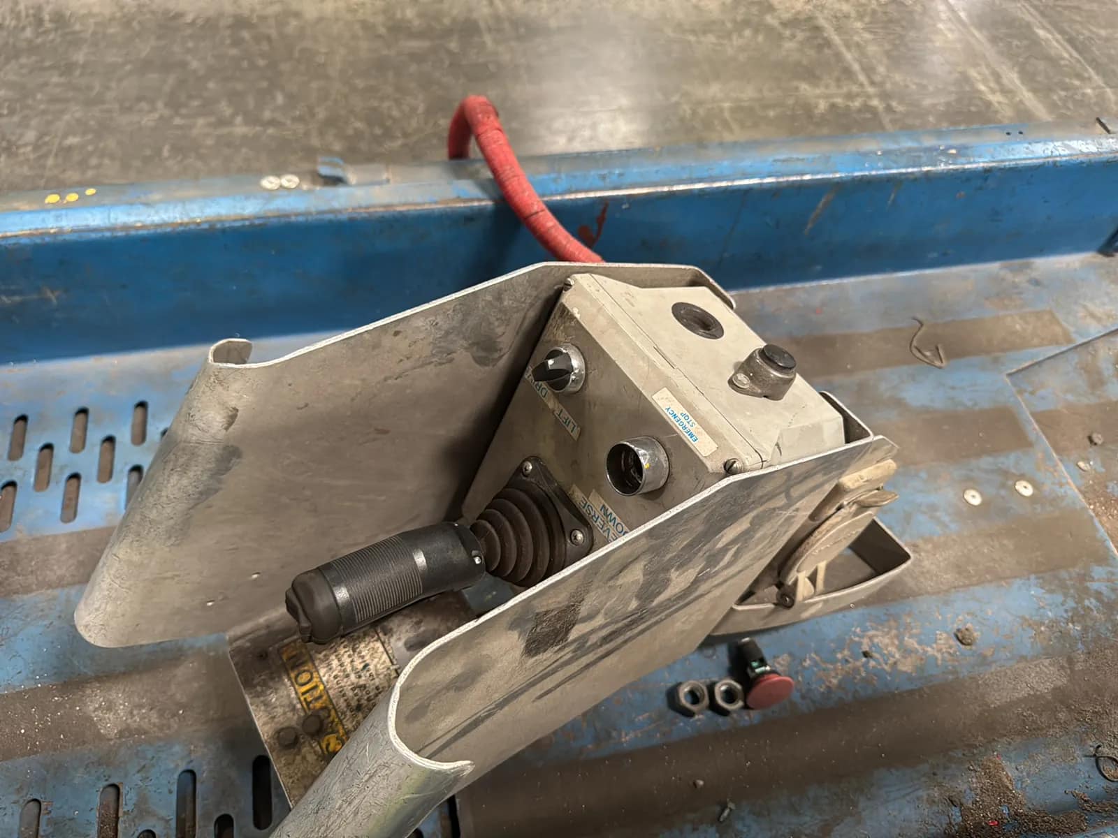 Upright MX19 Electric Scissor Lift (Not Running), photo 10 of 14