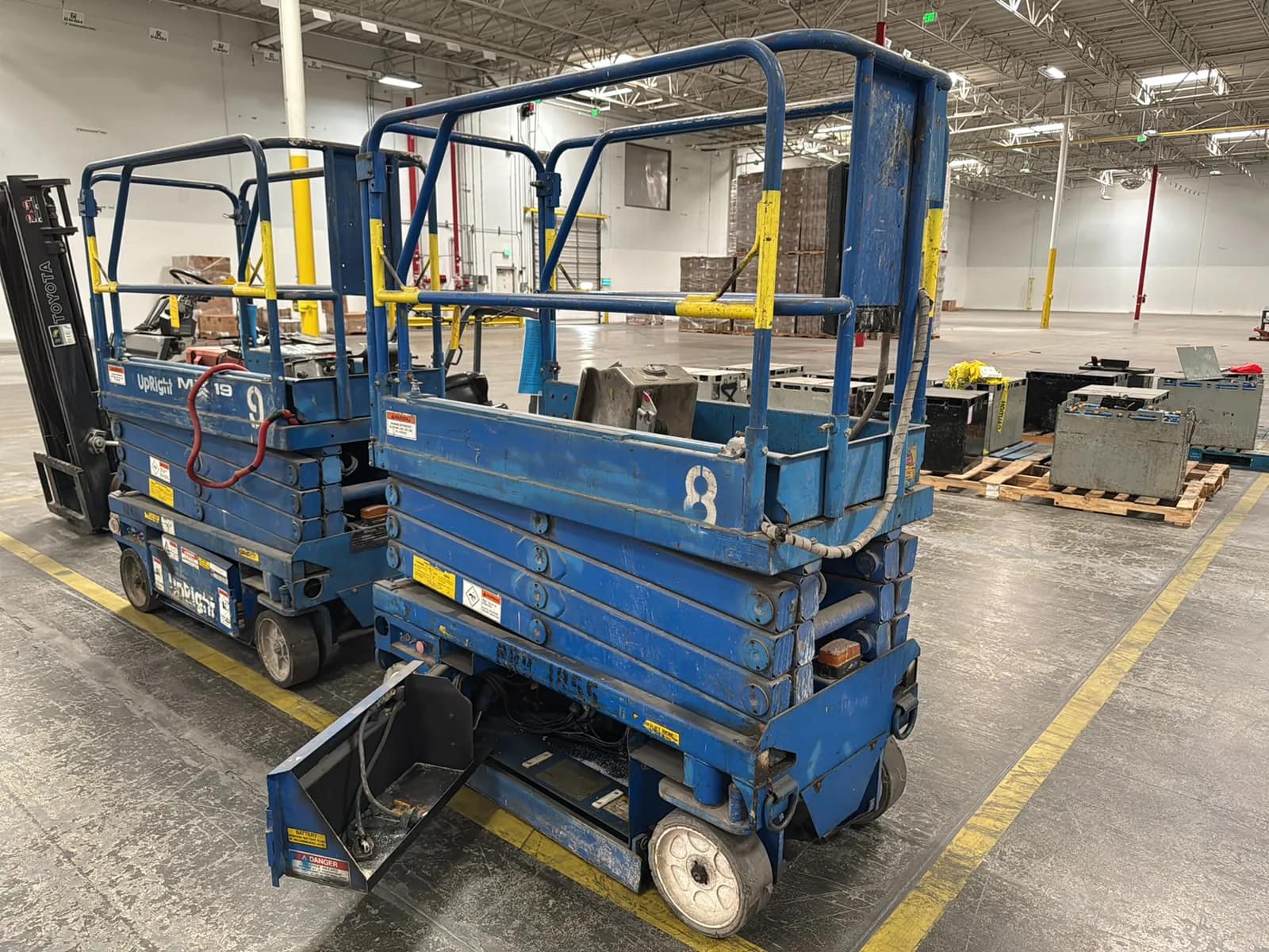 Upright MX19 Electric Scissor Lift (Not Running), photo 5 of 13