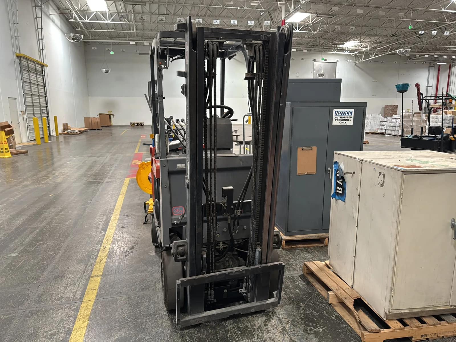 Toyota 7FBCU15 3000lb Capacity Electric Forklift (Not Running), photo 2 of 24