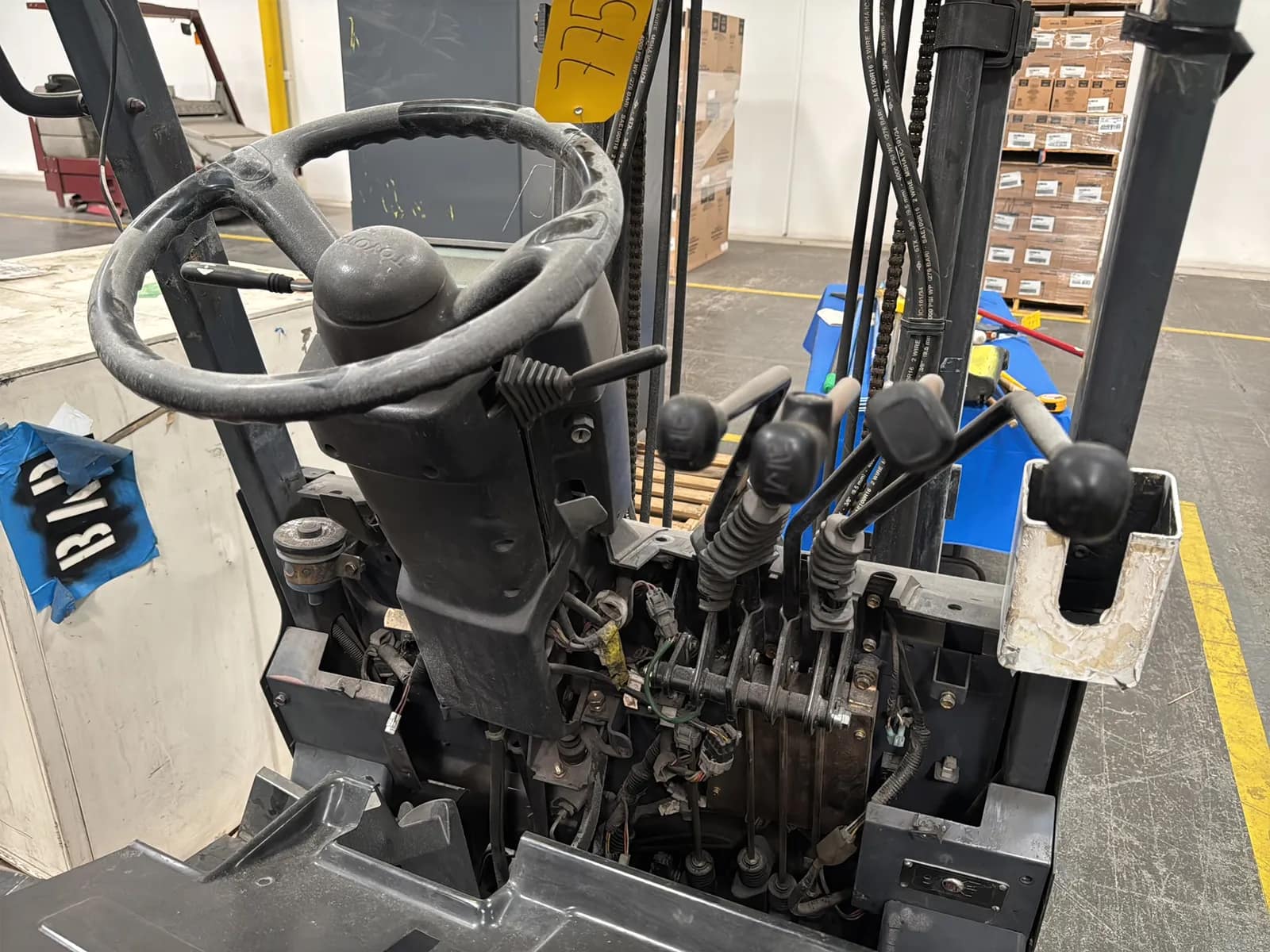 Toyota 7FBCU15 3000lb Capacity Electric Forklift (Not Running), photo 13 of 24