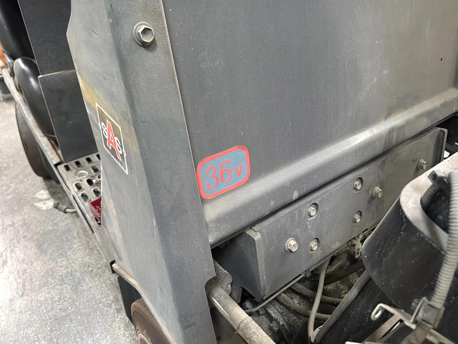 Toyota 7FBCU15 3000lb Capacity Electric Forklift (Not Running), photo 16 of 24